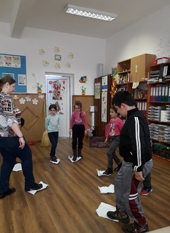 Curatenie curte liceul Calan